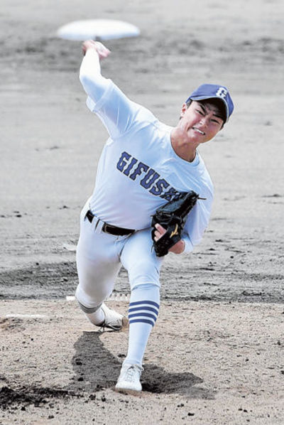 ３安打完封した県岐阜商のエース柴田