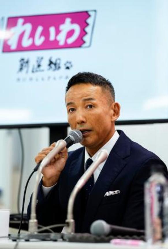 　記者会見でれいわ新選組の代表辞任を表明する山本太郎氏＝９日午後、東京都千代田区