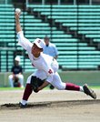 岐阜×関商工＝１回表関商工　力投し三者凡退に打ち取る岐阜のエース鷲見＝長良川