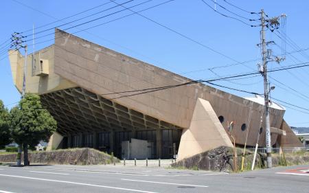 　「船の体育館」の愛称で親しまれてきた旧香川県立体育館＝高松市