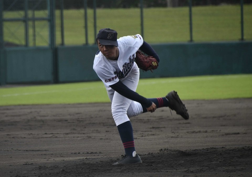 岐阜第一×多治見工＝力投する岐阜第一の先発弘川＝大野