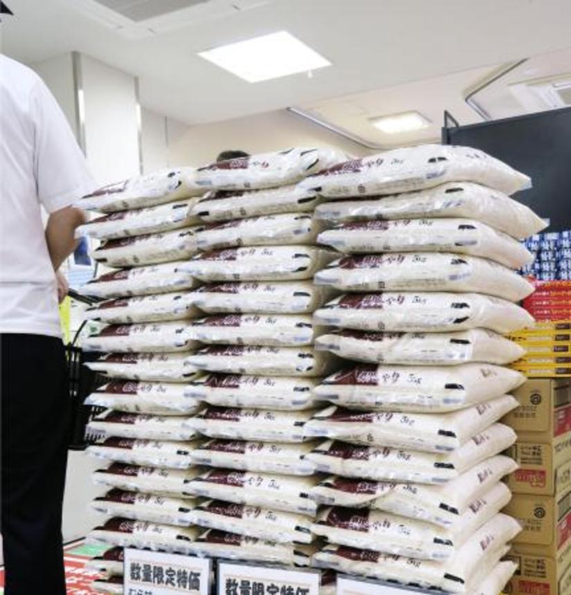 　店頭で販売されている備蓄米＝５月、川崎市