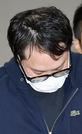 　警視庁新宿署に入る沓沢大樹容疑者＝１５日