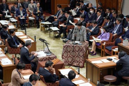 　衆院予算委で答弁する高市首相＝３日午前