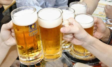 　ビールで乾杯