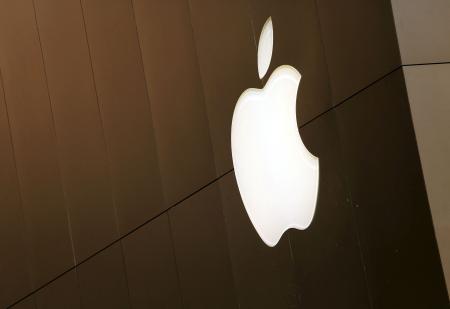 　米アップルのロゴ＝米サンフランシスコ、２０１５年４月（ロイター＝共同）
