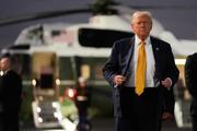 　羽田空港に到着したトランプ米大統領＝２７日（ＡＰ＝共同）