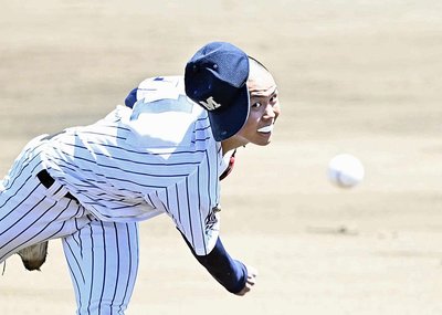 池田×美濃加茂＝１回表、力投する美濃加茂の大嶽＝大垣北