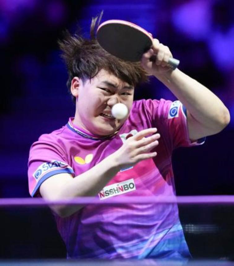 　男子シングルス準々決勝でプレーする松島輝空＝横浜ＢＵＮＴＡＩ