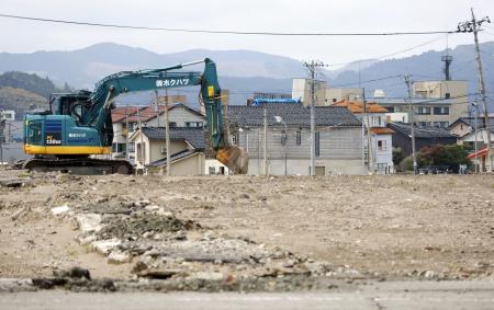 　被災建物の公費解体作業が完了した石川県輪島市の「朝市通り」周辺＝４月２５日