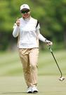 　ゴルフの日本女子アマチュア選手権で初優勝し、笑顔を見せる中沢瑠来＝名神八日市ＣＣ