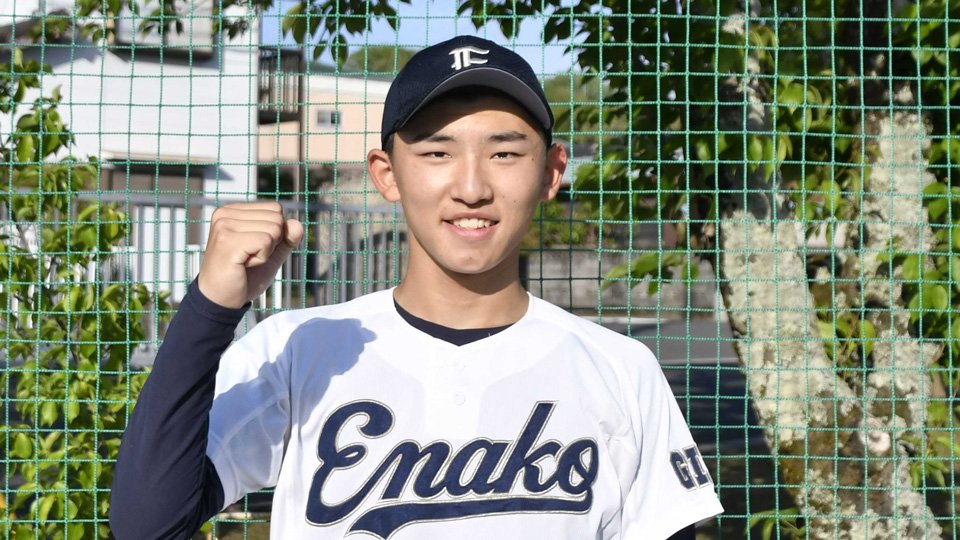 春の軟式交流試合に西日本選抜チームのメンバーとして出場する岩山大翔選手＝１日、恵那市大井町、恵那高校