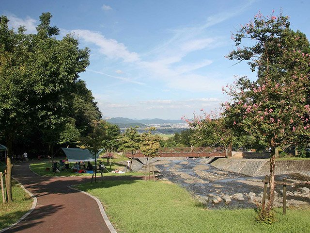 完全予約制で全面有料化される大津谷公園キャンプ場＝池田町宮地、大津谷公園