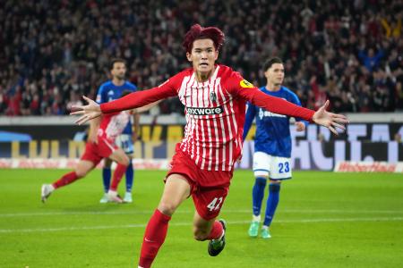 　サッカーのドイツ１部リーグのシャルケ戦でゴールを決めたフライブルクの後藤啓介＝１１日、フライブルク（ゲッティ＝共同）