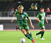 ＦＣ岐阜×沼津＝後半、味方からパスをもらい、前を向くＦＣ岐阜のＦＷ田中＝長良川競技場
