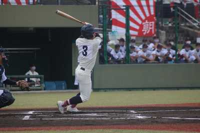 富田×東濃実＝１回表富田、先制打を放つ４番津田＝ＫＹＢ