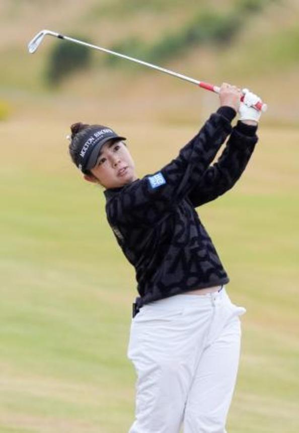 　第２ラウンド、通算イーブンパーで１１位の山下美夢有＝ダンドナルド・リンクス（共同）