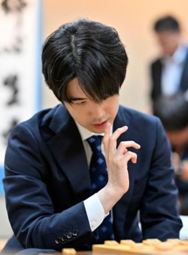 　将棋の第７４期王座戦挑戦者決定戦で、広瀬章人九段に敗れた藤井聡太六冠＝５日夜、東京都渋谷区の将棋会館