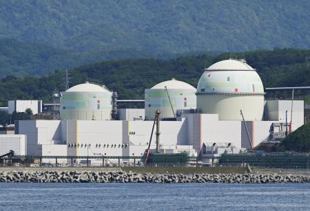 　北海道電力泊原発。左から１号機、２号機、３号機＝７月、北海道泊村