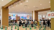 北館１階に移ったマーサスクエア。トイザらス・ベビーザらスの入店待ちの客らが列をなした＝岐阜市正木中、マーサ２１