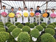 加茂農林高校の５学科の３年生たち。学校の自慢を　聞くと「緑に囲まれている」「実習が多く楽しく学べる」などと答えた