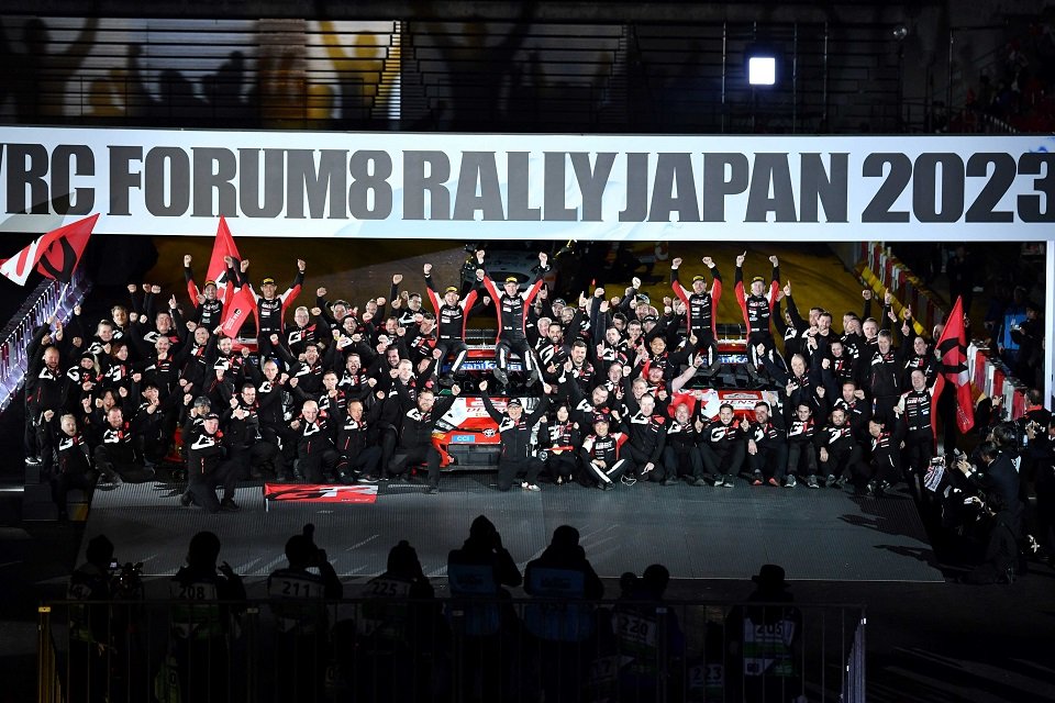 表彰台を独占する活躍を見せたトヨタのドライバーら＝豊田スタジアム