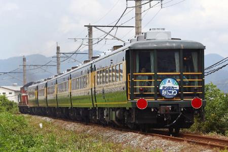 　引退したことが分かったＪＲ西日本の欧風客車「サロンカーなにわ」（同社提供）