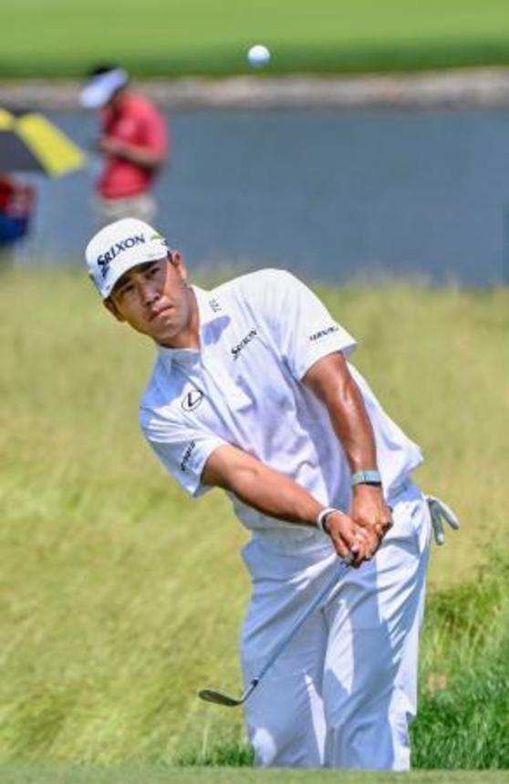 　第１ラウンド、２番でショットを放つ松山英樹＝ＴＰＣリバーハイランズ（共同）