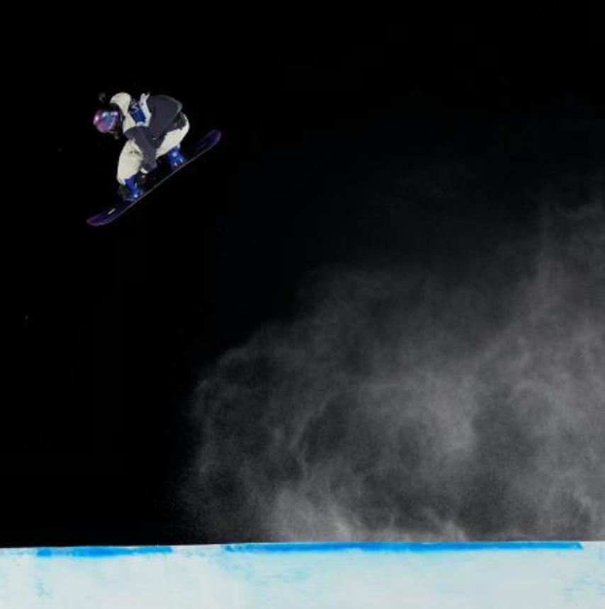 女子ビッグエア決勝でジャンプする村瀬心椛＝リビーニョ（共同）