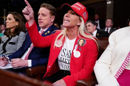 　２０２４年３月、バイデン米大統領（当時）の一般教書演説中に、やじを飛ばす共和党のグリーン下院議員＝ワシントン（ロイター＝共同）