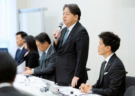 　自民党の「Ｊ―Ｂｅａｕｔｙ産業振興議連」であいさつする林前総務相＝１６日午前、国会