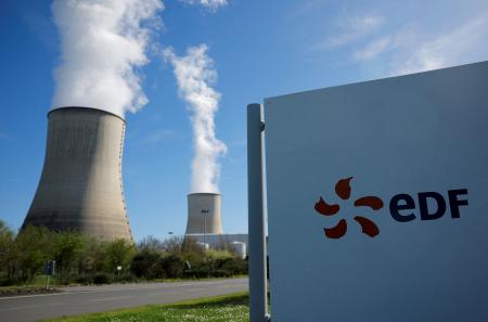 　原発敷地入り口にあるフランス電力（ＥＤＦ）のロゴ＝２０２４年３月（ロイター＝共同）