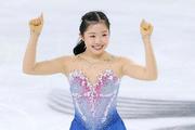　女子フリーの演技を終え、ガッツポーズする中井亜美。グランプリシリーズ初出場優勝を果たした＝アンジェ（共同）