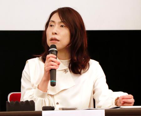 　「新聞通信調査会」主催のシンポジウムで発言する同志社大大学院の三牧聖子教授＝２３日午後、東京都港区