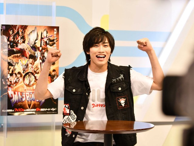 「ウルトラマントリガー」をＰＲする主演の寺坂頼我さん＝岐阜市橋本町、ぎふチャンテレビスタジオ