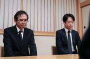 　大竹玖瑠美さんの通夜に訪れ親族と面会するテナント会社幹部＝２日夜、熊本市
