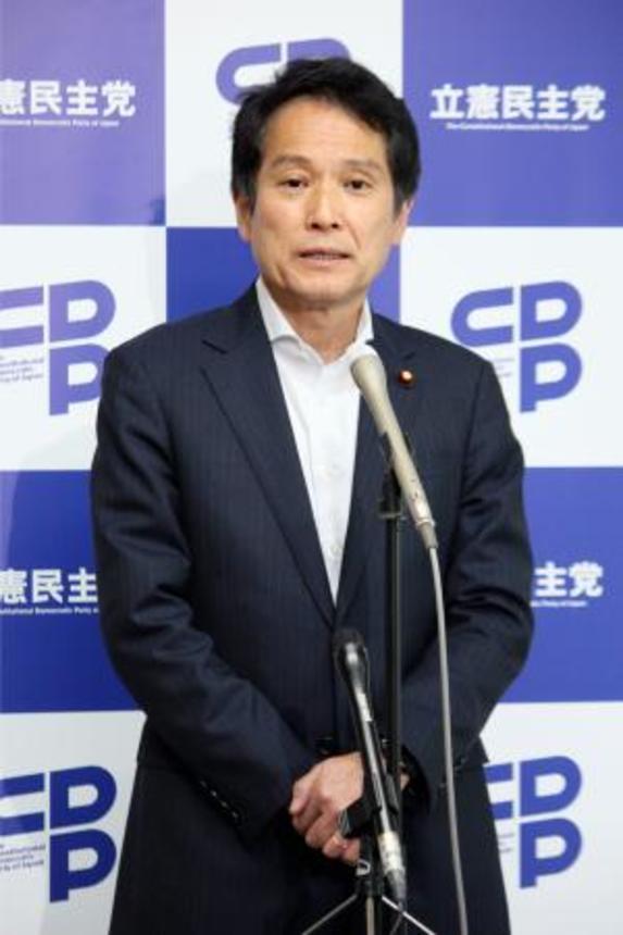 　取材に応じる立憲民主党の大串代表代行＝６日午後、国会