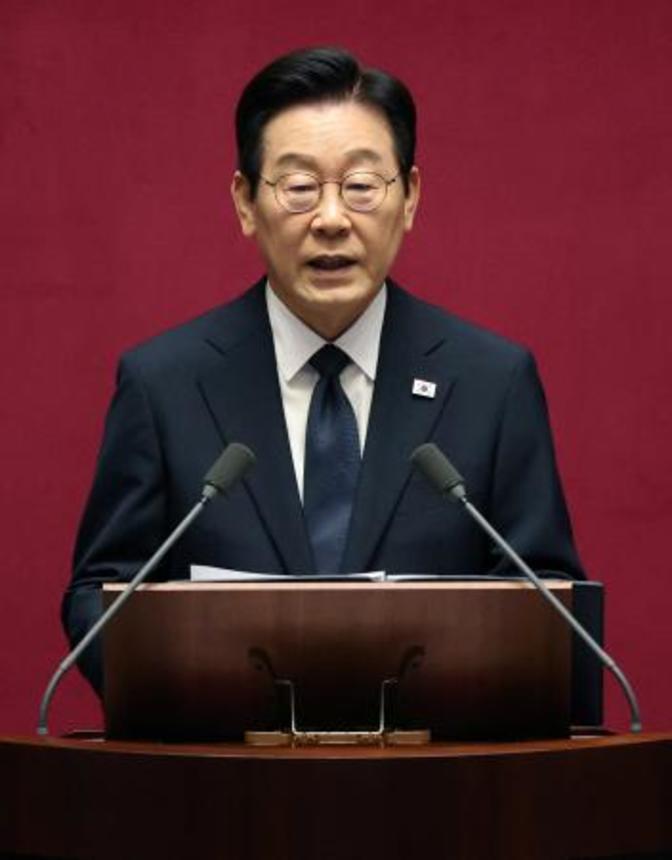 　韓国の国会で演説する李在明大統領＝４日、ソウル（ロイター＝共同）