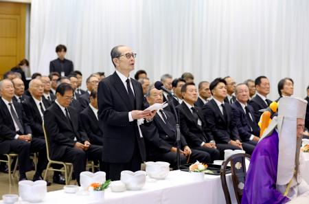 　長嶋茂雄さんの告別式で弔辞を述べる王貞治さん＝８日午前、東京都内（読売新聞社提供）