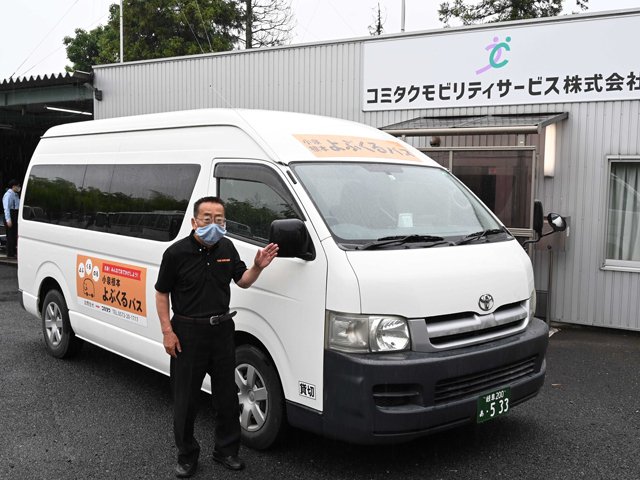 小泉根本ＡＩ（アイ）よぶくるバスとして運行し始めた車両＝多治見市大原町、コミタクモビリティサービス