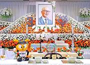 　葬儀・告別式で祭壇に飾られた長嶋茂雄さんの遺影＝８日午前、東京都内（読売新聞社提供）