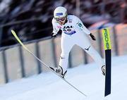 　予選で飛躍する丸山希＝大倉山