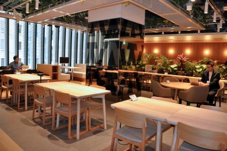 　虎ノ門アルセアタワー内に整備された会員制シェアオフィス＝３０日午前、東京都港区