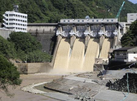 　愛媛県大洲市の鹿野川ダム