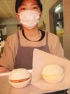 独特の風味で人気を集めるもなかアイス＝同市神田町、ツバメヤ