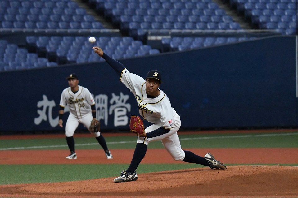 西濃運輸×信越クラブ＝６回無失点の好投を見せた西濃運輸の先発・庄司＝京セラドーム大阪