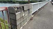 橋銘板が盗まれた油島大橋＝三重県桑名市多度町福永（県提供）