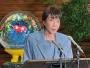 　山梨県で発生した震度６弱の地震を受けて記者団の取材に応じる高市首相＝２６日深夜、首相官邸