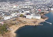　潜水調査が行われ、水中に石群があることが分かった坂本城跡沿いの琵琶湖岸＝２０２３年２月、大津市（京都橘大提供）
