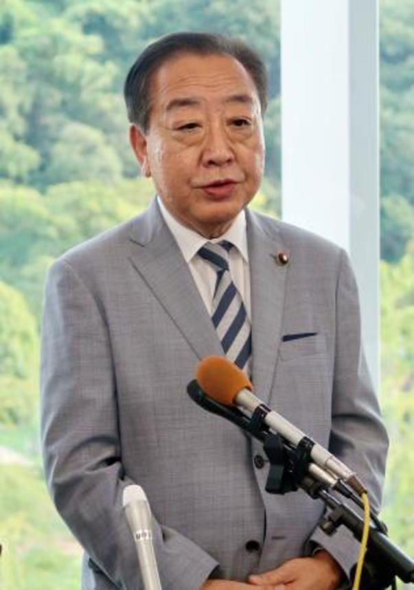 　和歌山市で取材に応じる立憲民主党の野田代表＝１５日午後